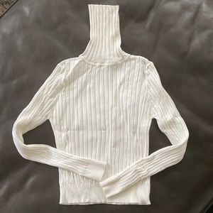 Ecru Turtleneck, Zara Knit, Size XS, even if indicated as M.